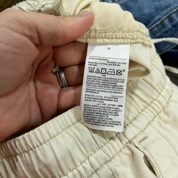 Old Navy Mid Rise Wide Leg Cargo Pants Size M Cream Drawstring Utility - Picture 5 of 8